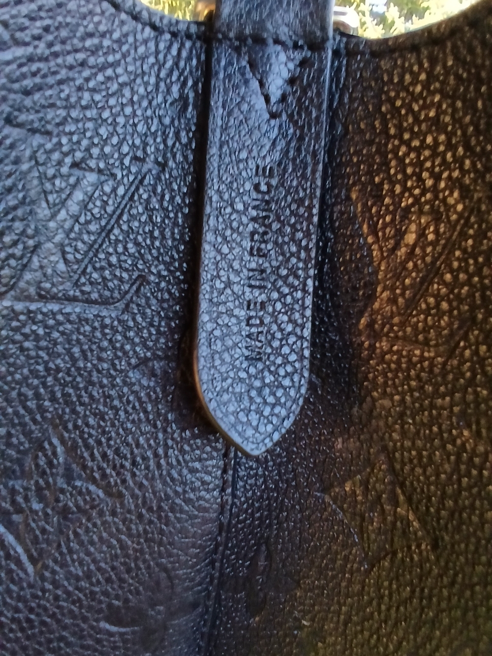 Louis Vuitton NeoNoe MM Black Empreinte Leather – Authentic – Repair Needed - Picture 7 of 16